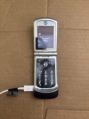 Motorola RAZR VE20 Flip Cellular Phone Black Silver 2.0 MP 2.2″ TFT Color Screen