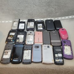 Lot of 20 Vintage Cell Phones Blackberry LG HTC Sony Ericsson Parts Untested