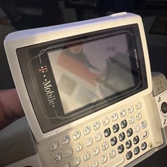 T-Mobile Sharp Sidekick iD PV150 Slider Cell Phone White Not Tested for parts
