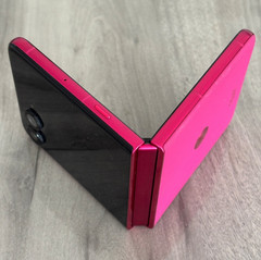 Motorola RAZR Ultra 2025 – 1TB Smartphone – Foldable – Pink Cabaret – Unlocked