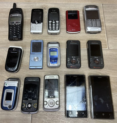 Lot of 15 Various Cell Phones Sony Ericsson *Not Tested AS-IS -Models in Descrip