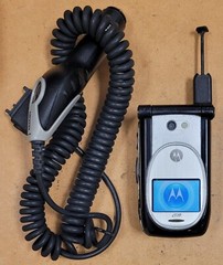 Motorola i930 – Silver and Black ( Nextel ) Very Rare iDEN Flip Phone – Bundled