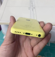 Original Apple iPhone 5c (Unlocked) NEW BATTERY – 8 GB / 16 GB / 32GB -yellow