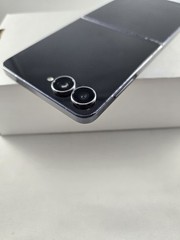 Samsung Galaxy Z Flip 7 – 256GB – (Carrier Unlocked) – Jet Black