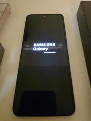 Samsung Galaxy Z Flip6 (SM-F741W) – 256GB Silver Unlocked | READ