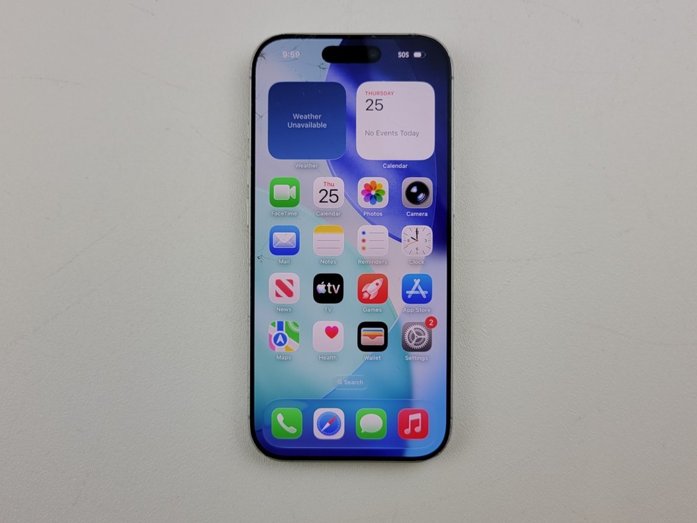 Apple iPhone 17 (A3258) 256GB – White (Unlocked) Smartphone – CRACKED – H7990