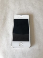 Apple iPhone 4s – 8GB – White (Unlocked) A1387 (CDMA + GSM)