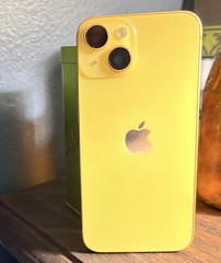 Apple iPhone 14 128GB Unlocked Yellow iOS 6.1in 12MP Bar Smartphone