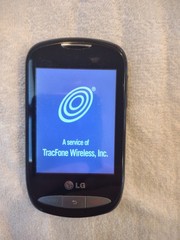 LG 800G – Black (TracFone) Cellular Phone – charges and runs