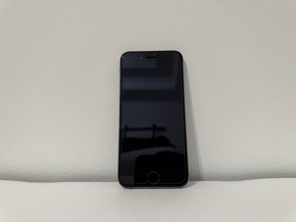 Apple iPhone 6s – 64 GB – Space Gray (Unlocked)