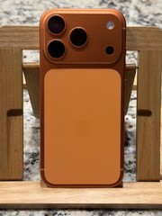 Apple iPhone 17 Pro – 1 TB – Cosmic Orange (Unlocked, only 2 charging cycles)