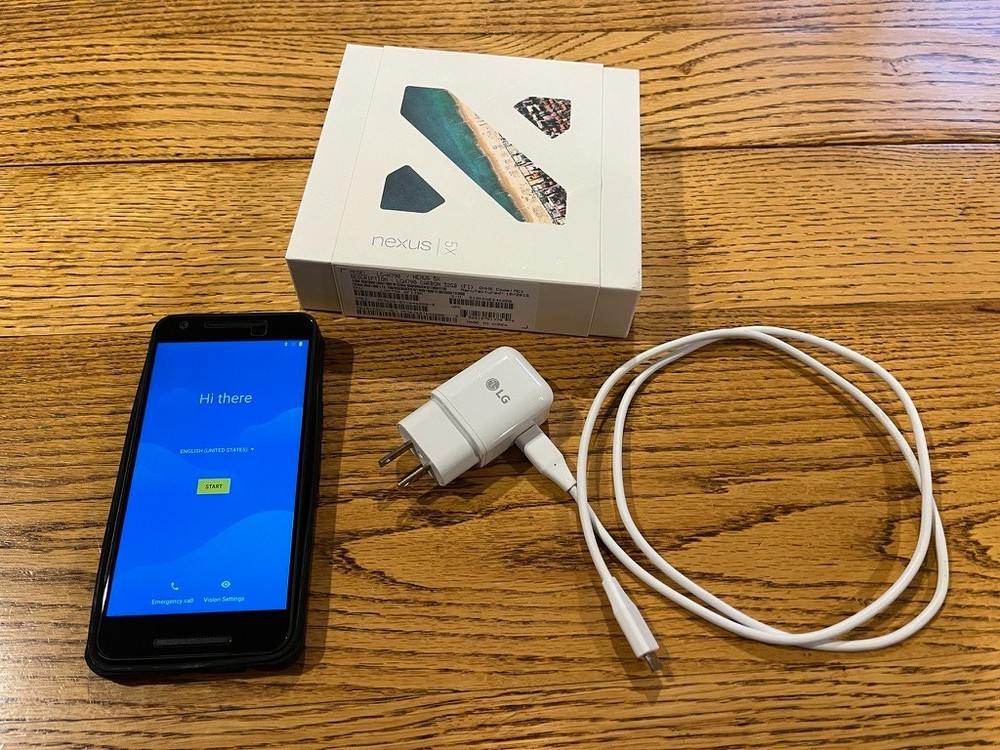 LG Nexus 5X H790 – 32GB – Carbon (Unlocked) Smartphone – Original Box Bundle