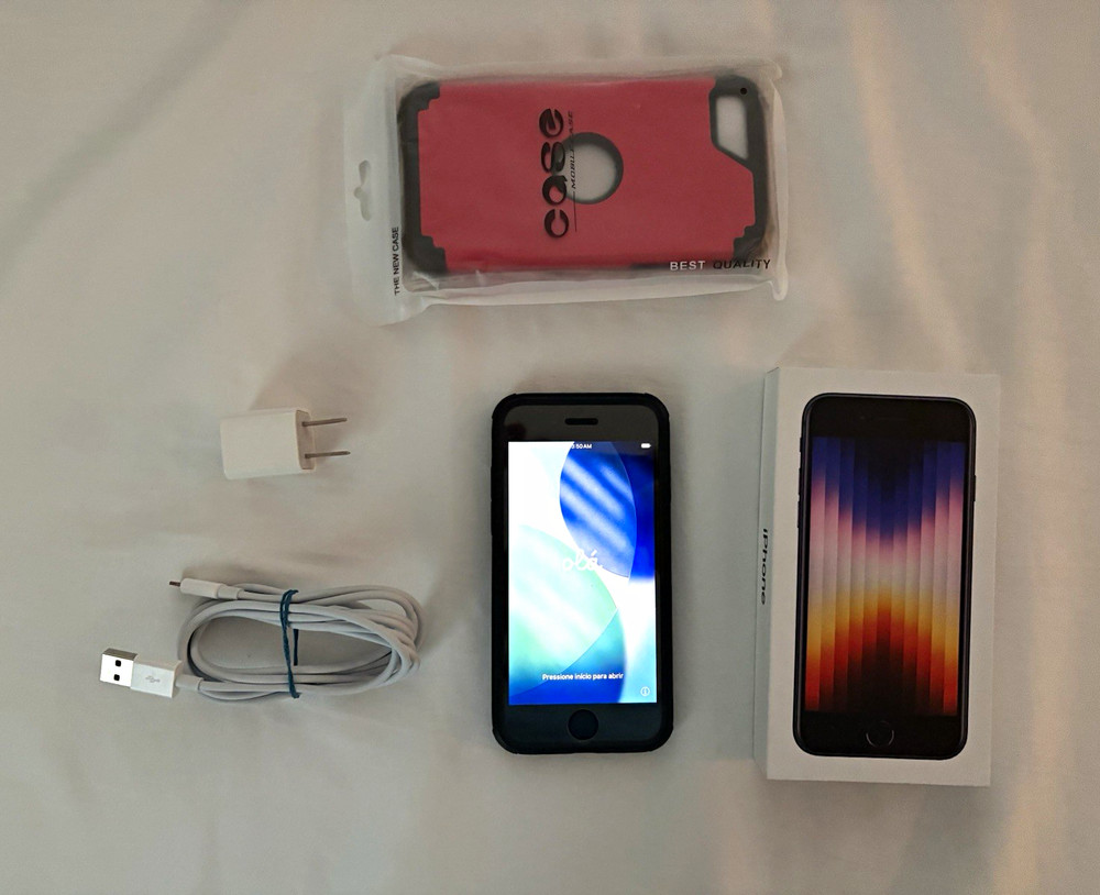Apple iPhone SE (3rd Gen, 84% Battery) 64GB Bundle