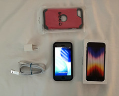 Apple iPhone SE (3rd Gen, 84% Battery) 64GB Bundle