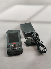 BOXED Sony Ericsson W580/W580i 2G Bluetooth 2MP mobile Keyboard phone GIFT