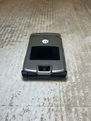 Motorola RAZR V3m Cellular Flip Phone (Verizon) – Silver – UNTESTED As Is