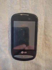 LG 800G – Black (TracFone) Cellular Phone – charges and runs
