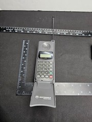 Vintage 1996 MOTOROLA DELUXE ALPHA Flip Cell Phone Bundle w/ Chargers