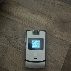 Motorola RAZR 10MB Black/Silver Flip Phone CDMA 2G 2.0MP Camera Used