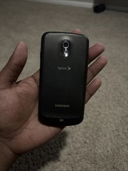 Sph-L 700 Samsung Sprint Phone Broken Screen No Battery Included Parts Only
