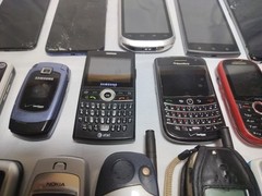 36 Phone iPhone BlackBerry UMX Nokia Samsung Cell Flip Phone Lot [Parts Only]