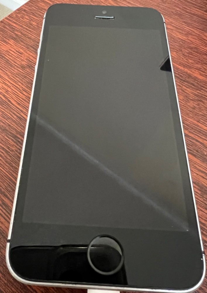 Apple iPhone SE – 32 GB – Black (Unlocked)