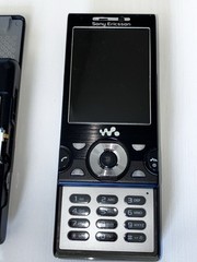 Lot of x2 Walkman W995 Phones with M2 Memory Chips: Read Description!!