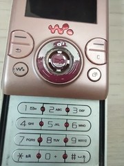 Sony Ericson Walkman W580i Metro Pink