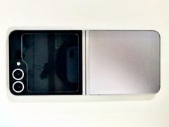 Samsung Galaxy Z Flip6 – 256 GB – Silver Shadow (Unlocked)
