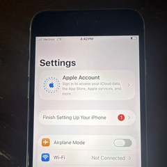 Apple iPhone SE 64GB White Verizon LTE Network Unlocked A15 Bionic 12MP