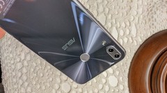 ASUS Zenfone 5z 128GB ZS620KL DTS:X OIS wide PWM-free flicker free FM radio NEW