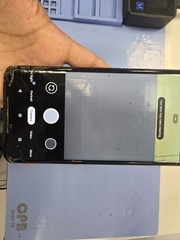 Google Pixel 2 XL – 128 GB – Cracked Screen – Working Touch