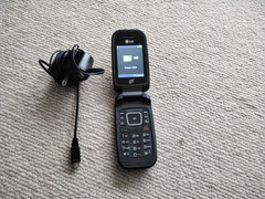 LG 430G Tracfone Flip Phone No Contract Needed! Has Camera