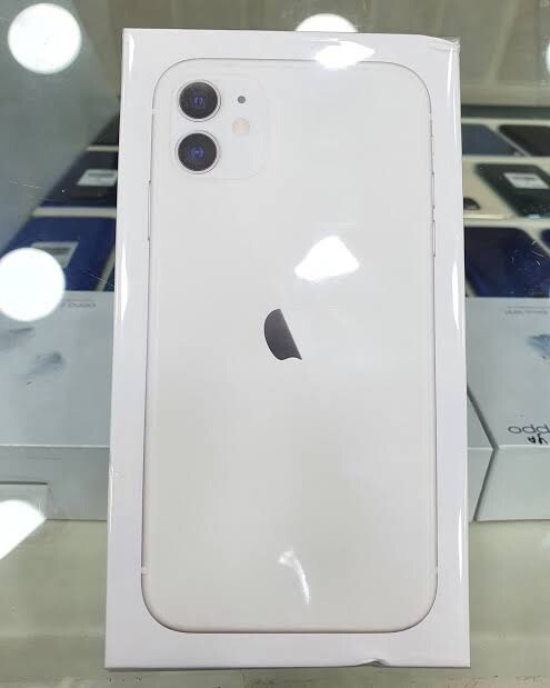 Apple iPhone 11 – 64GB – White (Straight Talk) A2111 (CDMA + GSM)
