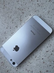 Apple iPhone 5 – 16GB – Bianco e Argento E display Colore Nero