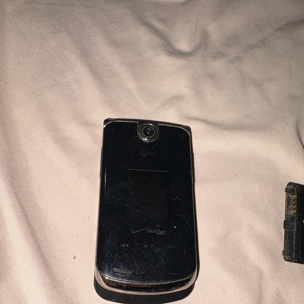 LG VX8600 Black Verizon Flip Phone 2G CDMA 800/1900 0.3MP Camera 8MB