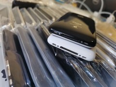 Original Apple iPhone 3nd 3GS – 8/16/32GB – Black /white (Unlocked) ( GSM) IOS 6