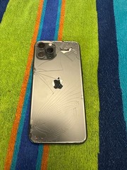 Apple iPhone 11 Pro – 64 GB – Midnight Green – BACK C + LOW BAT