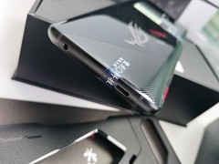 BOXED – ASUS ROG Phone 5s Unlocked 16GB+256GB Dual-sim Android 13 Gaming phone