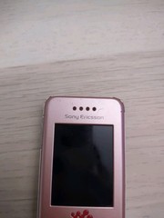Sony Ericson Walkman W580i Metro Pink