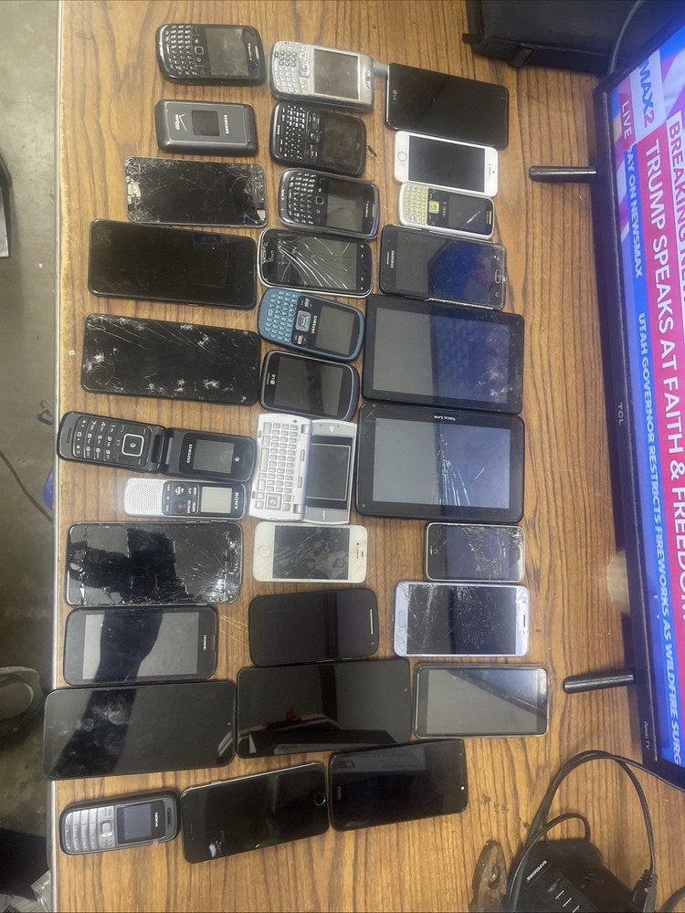Lot of 31 smartphones – sold for parts or repair