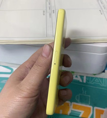 Original Apple iPhone 5c (Unlocked) NEW BATTERY – 8 GB / 16 GB / 32GB -yellow