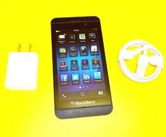 *BELL VIRGIN MOBILE & LUCKY MOBILE ONLY* BLACKBERRY Z10 CELL PHONE 8MP 4.2″ LTE