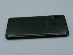 SAMSUNG GALAXY SM-A205U ( CRACKED SCREEN ) FOR PARTS Only.