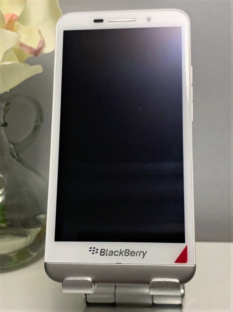 BlACKBERRY Z30 – 16GB – WHITE or Black (FACTORY UNLOCKED) —ON SALE !!