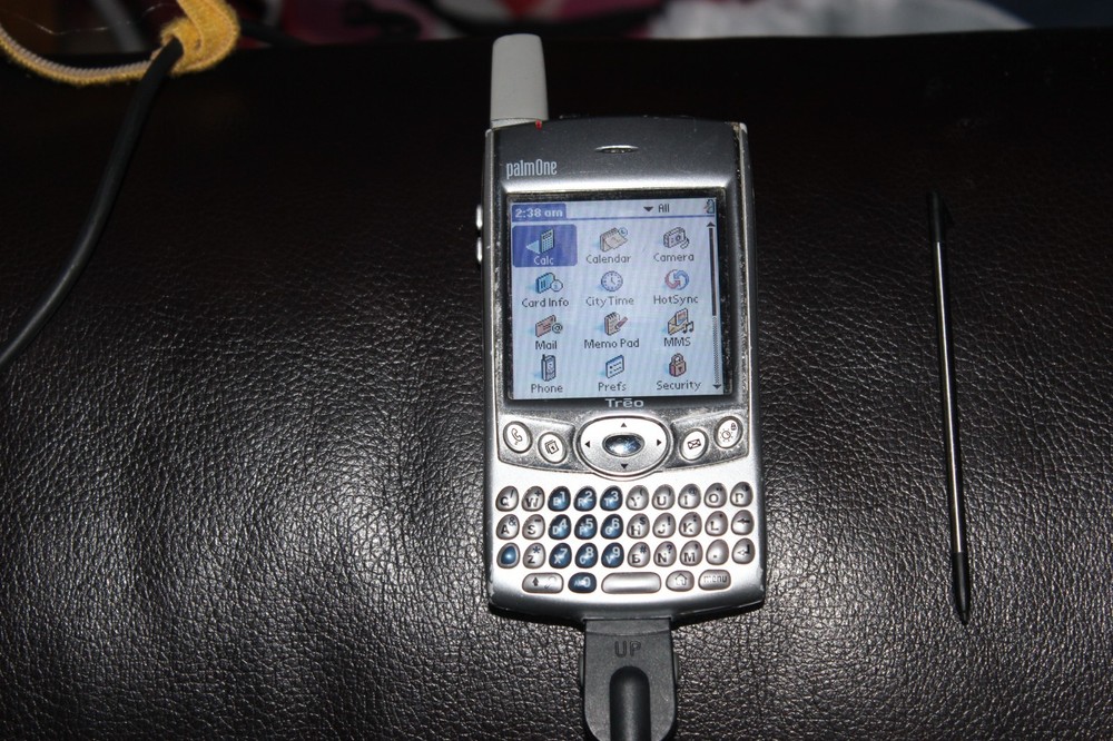 Palm Treo 600. Selling to get out of my way. Works perfectly.
