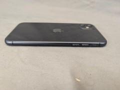 Apple iPhone 11 – 128 GB – Black (Unlocked) Hairline Screen Cr@ck