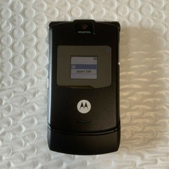 Motorola RAZR V3 Unlocked Flip GSM 850 /900 /1800 /1900 Bluetooth Mobile Phone