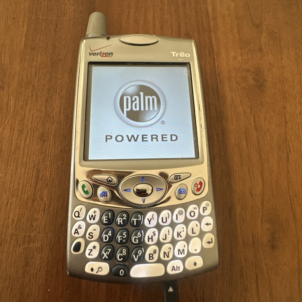 Palm Treo 650 Gray and Silver Smartphone – No Pen Or Battery – TESTED & WORKS