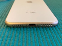 Apple iPhone 8 – 64GB – Gold unlocked A1863 (CDMA + GSM)
